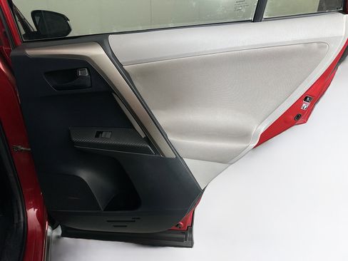 Used 2013 Toyota RAV4 LE image 27