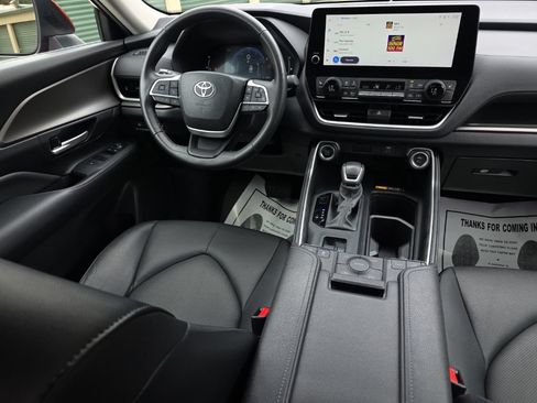 Certified 2024 Toyota Grand Highlander AWD image 22