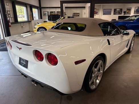 Used 2006 Chevrolet Corvette Coupe w/ Preferred Equipment Group RWD image 14