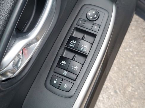 Used 2019 Jeep Cherokee Limited image 24