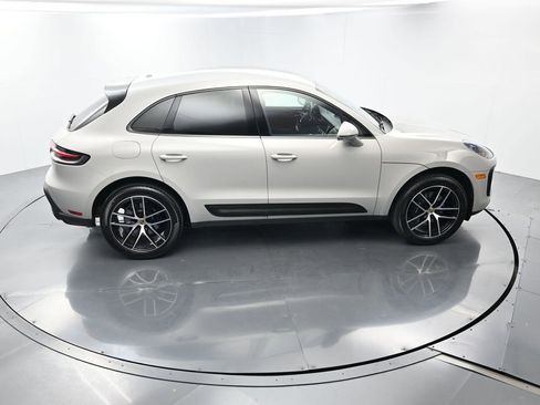 Certified 2025 Porsche Macan image 39