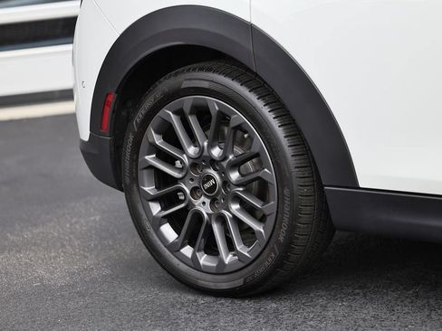 Used 2025 MINI Cooper 4-Door Hardtop FWD image 6