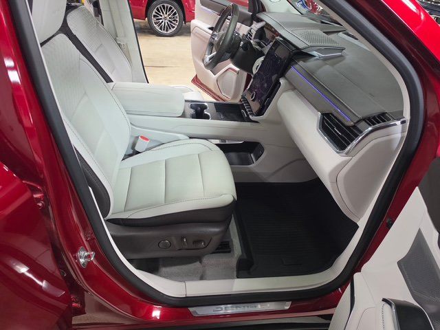 Certified 2025 GMC Acadia Denali w/ Super Cruise Package AWD/4WD image 10