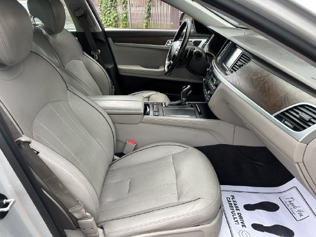Used 2015 Hyundai Genesis 5.0 RWD image 32