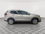 Used 2020 Nissan Rogue SV image 2