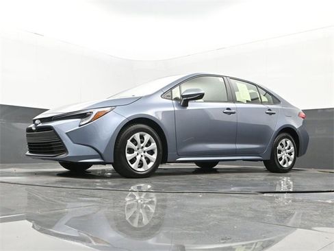 Used 2025 Toyota Corolla LE image 25