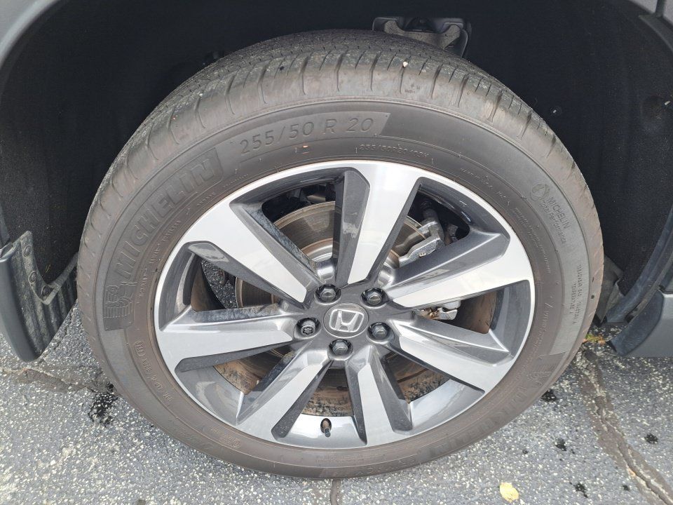 Used 2025 Honda Pilot Touring image 21