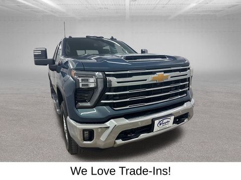 Used 2025 Chevrolet Silverado 2500 LTZ w/ LTZ Convenience Package image 3