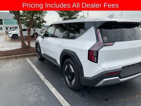 Used 2024 Kia EV9 Light Long Range RWD image 8