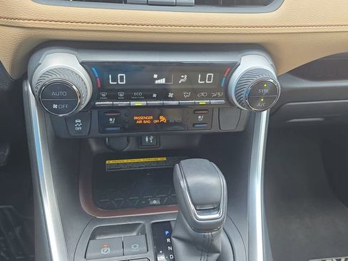 Used 2019 Toyota RAV4 Limited w/ Advanced Technology Package FWD image 24