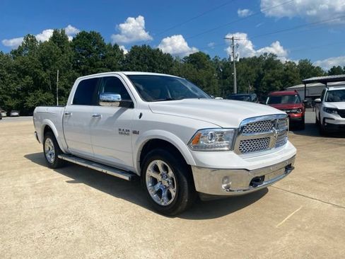 Used 2017 RAM 1500 Laramie w/ Convenience Group AWD/4WD image 4
