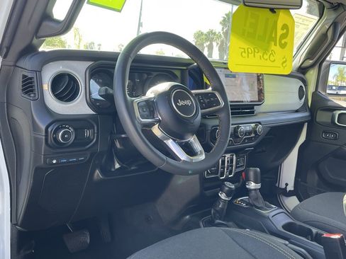 Used 2024 Jeep Wrangler Unlimited Sahara image 16