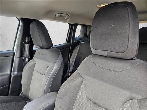 Used 2020 Jeep Renegade Altitude FWD image 16