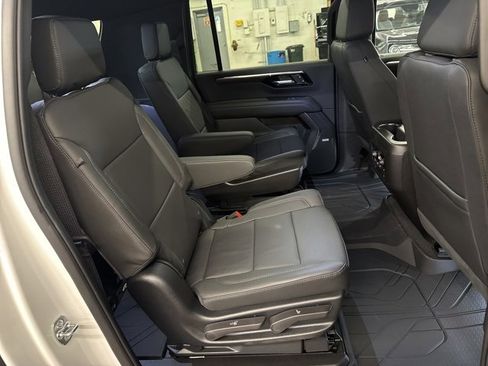 New 2026 Chevrolet Suburban LT image 26