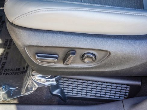 Used 2023 Toyota Sienna Limited image 25