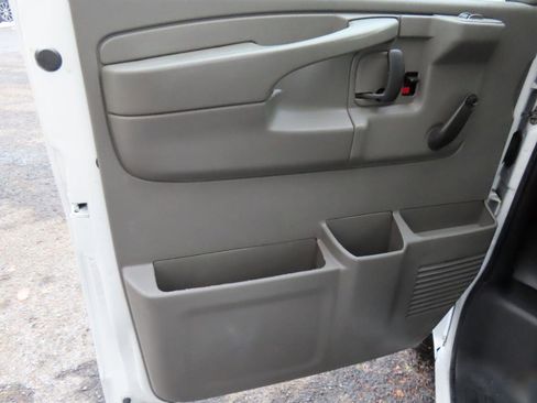 Used 2013 Chevrolet Express 2500 RWD image 6