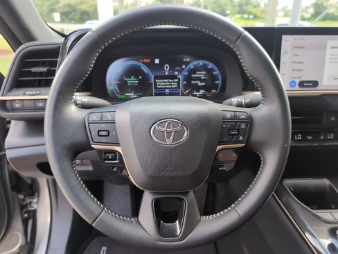Certified 2024 Toyota Crown AWD/4WD image 18