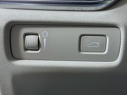 Used 2020 Volvo S60 T6 Momentum image 17