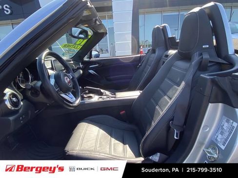 Used 2018 FIAT 124 Spider Lusso w/ Convenience Group RWD image 22