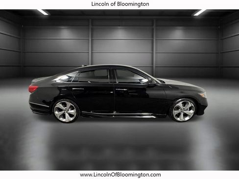 Used 2018 Honda Accord Touring image 6