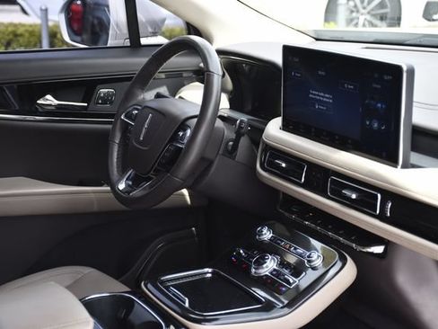Used 2022 Lincoln Nautilus FWD w/ Premium Package image 27