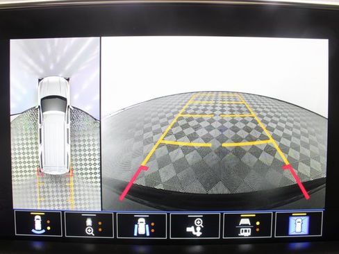 Used 2023 GMC Yukon AT4 w/ Technology Package image 4