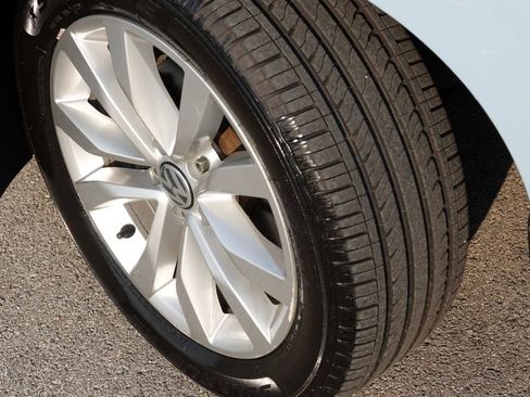 Used 2014 Volkswagen Beetle TDI FWD image 16