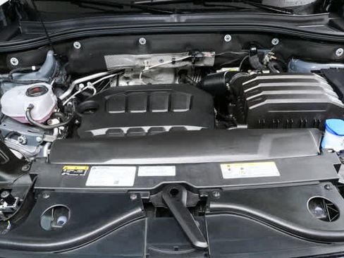 Certified 2025 Volkswagen Atlas Peak Edition SE AWD/4WD image 39