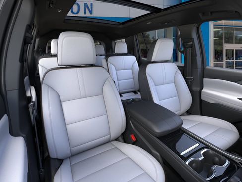 New 2026 Chevrolet Traverse High Country w/ LPO, Floor Liner Package image 16