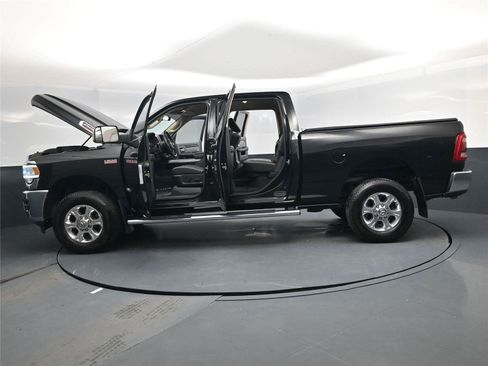 Used 2019 RAM 2500 Big Horn image 29