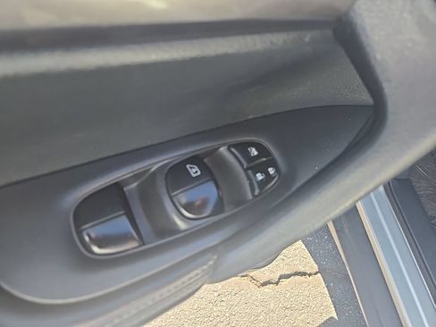 Used 2016 Nissan Rogue S w/ Appearance Package AWD/4WD image 10