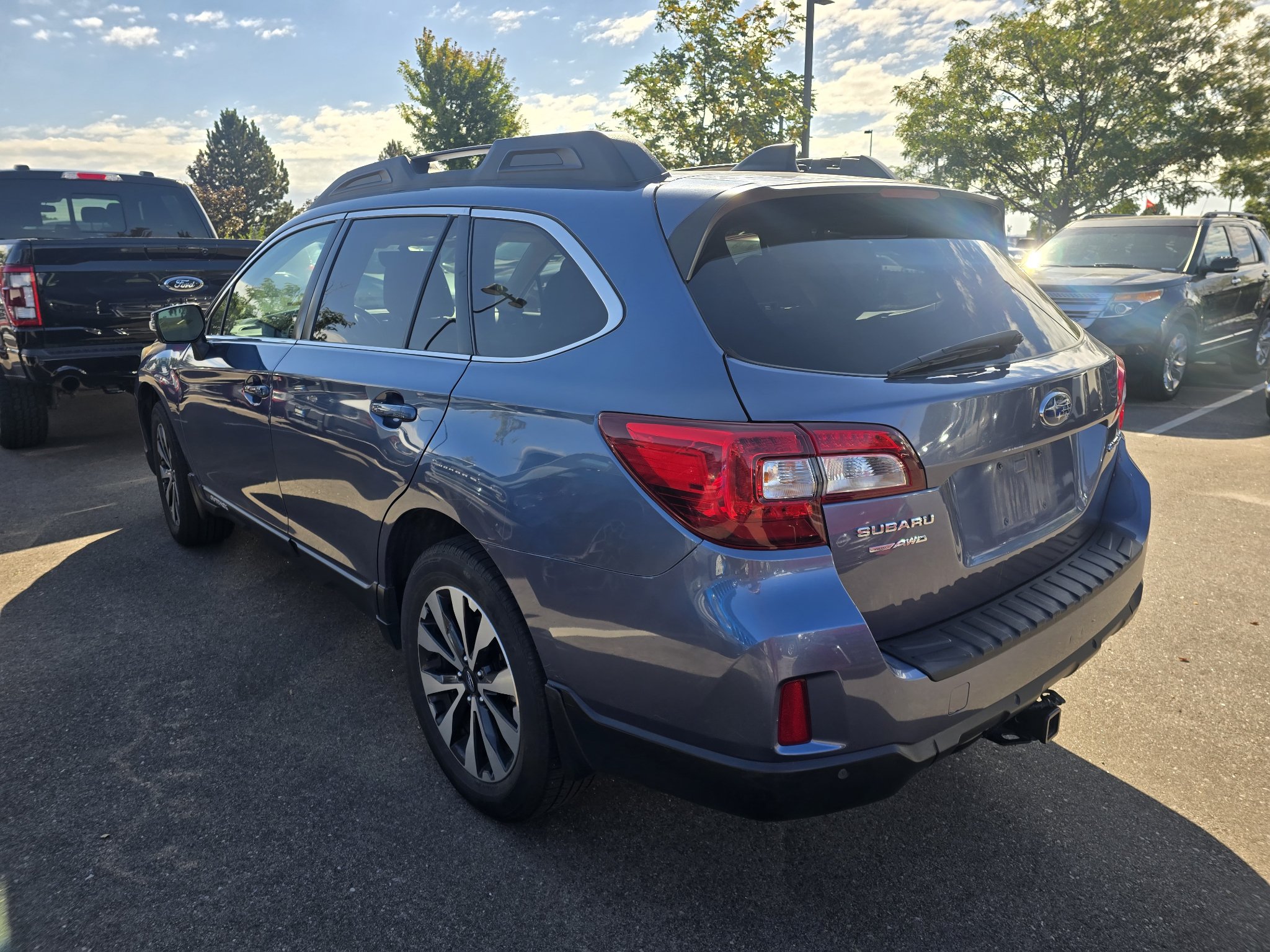 Used 2017 Subaru Outback 2.5i Limited AWD/4WD image 3