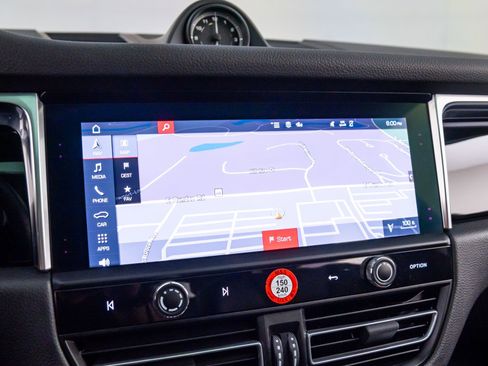 Certified 2022 Porsche Macan S w/ Premium Package Plus image 23