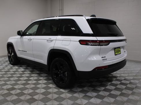 Used 2023 Jeep Grand Cherokee Limited w/ Black Appearance Package image 9