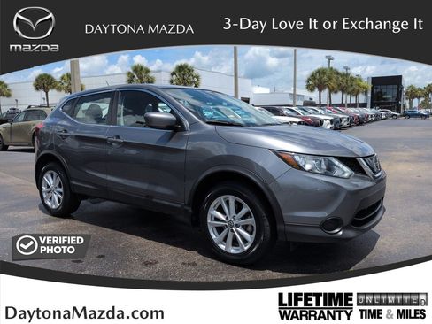 Used 2019 Nissan Rogue Sport S w/ Appearance Package FWD image 1