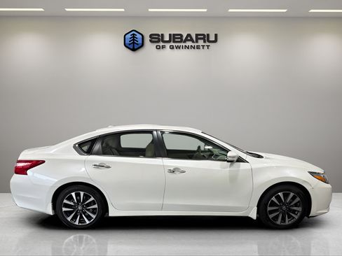 Used 2016 Nissan Altima 2.5 SL w/ 2.5 Technology Package FWD image 5