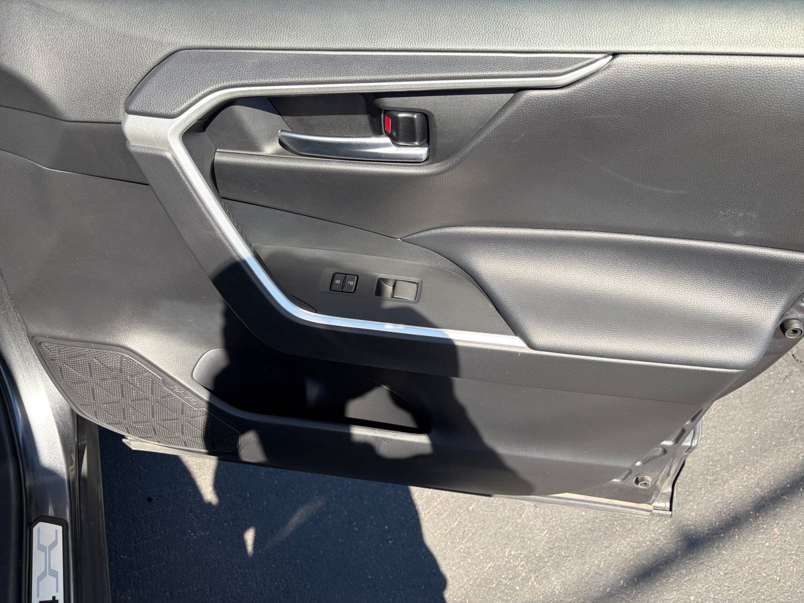 Used 2021 Toyota RAV4 XLE AWD/4WD image 27