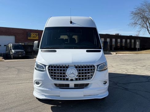 Used 2023 Mercedes-Benz Sprinter 2500 image 2