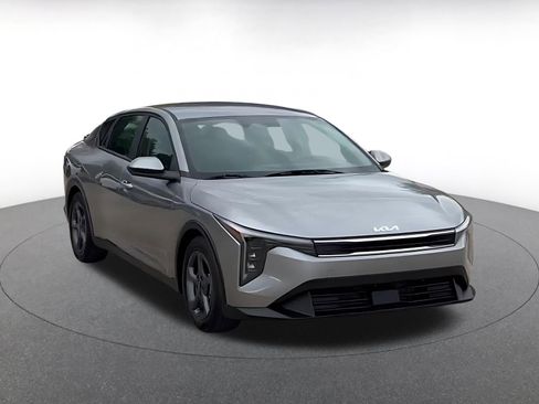 Used 2025 Kia K4 LXS image 3