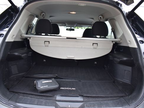 Used 2018 Nissan Rogue SV image 29