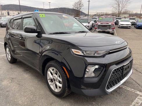 Certified 2022 Kia Soul LX w/ Technology Package image 6