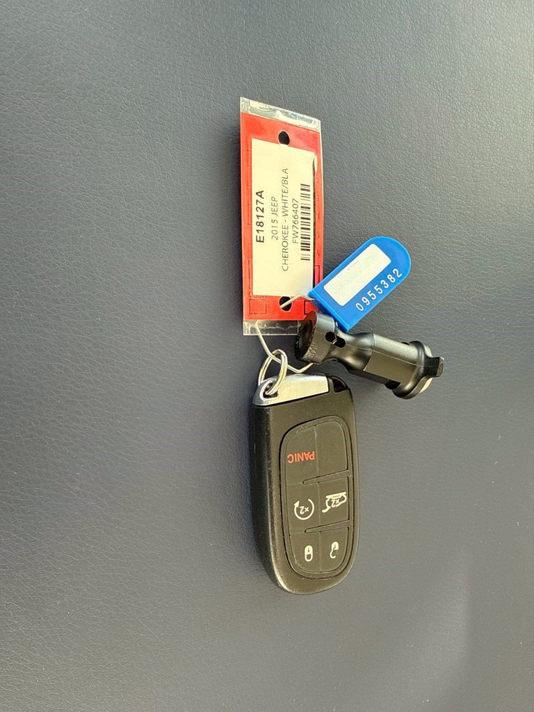 Used 2015 Jeep Cherokee Latitude w/ Comfort/Convenience Group FWD image 4