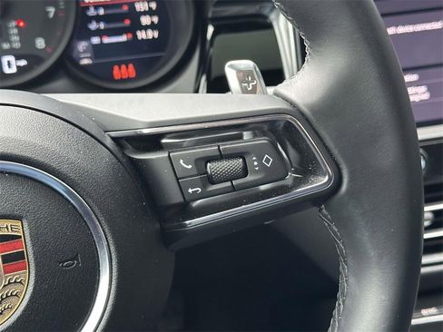 Used 2025 Porsche Macan image 22