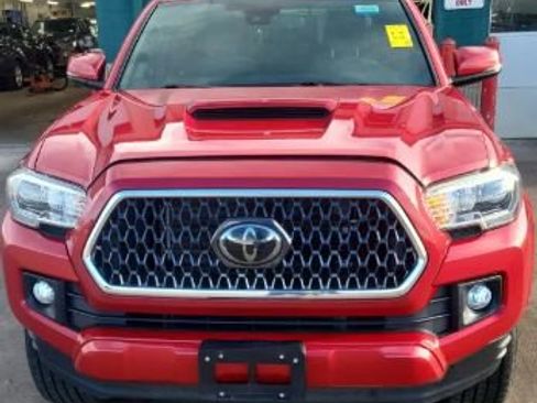 Used 2018 Toyota Tacoma TRD Sport w/ Technology Package AWD/4WD image 3