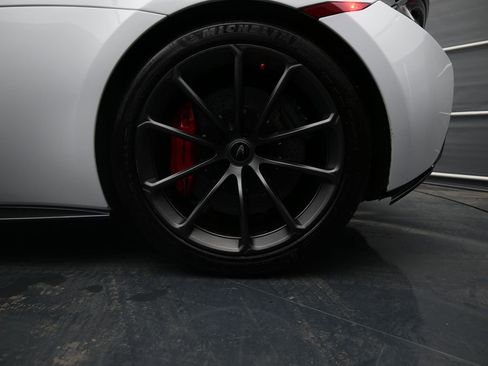 Used 2019 McLaren 570S Spider image 15