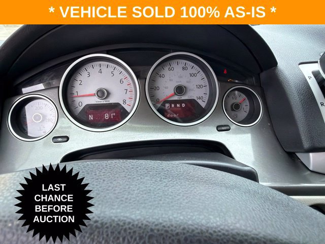 Used 2010 Volkswagen Routan SE FWD image 18