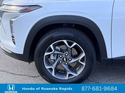Used 2024 Chevrolet Trax LT image 34