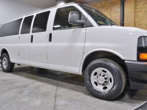 Used 2019 Chevrolet Express 3500 LS image 7