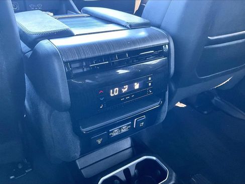 Used 2024 Jeep Wagoneer Series III AWD/4WD image 12