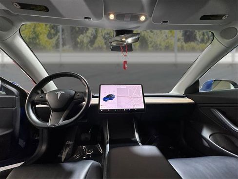 Used 2018 Tesla Model 3 image 21